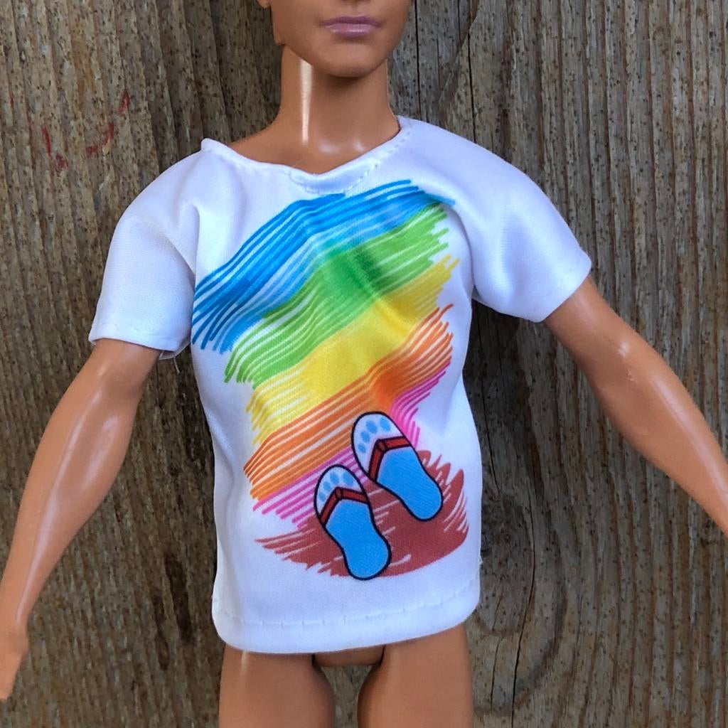 Wit shirt met regenboog print voor Ken, Ophalen of Verzenden, Zo goed als nieuw, Barbie