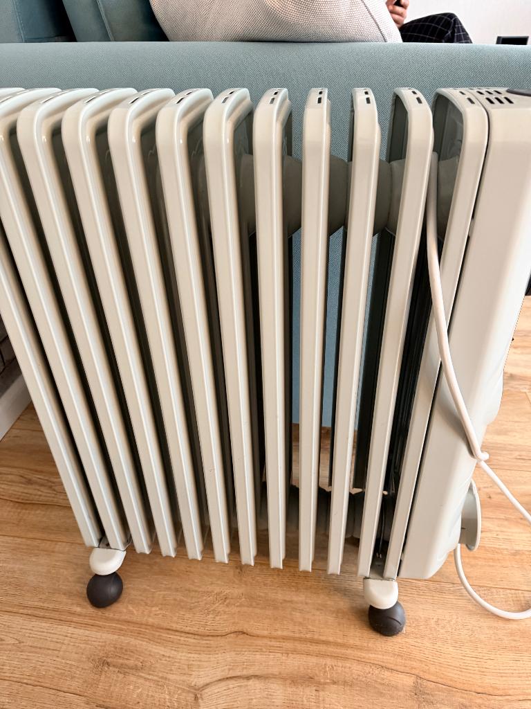 De’Longhi elektrische olieradiator 2500W – bijna nieuw, Ophalen, 30 tot 80 cm, Radiator, Minder dan 60 cm