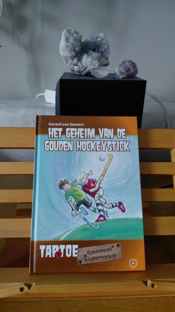 Het Geheim van de Gouden Hockeystick - Gerard van Gemert, Ophalen of Verzenden, Zo goed als nieuw, Fictie algemeen