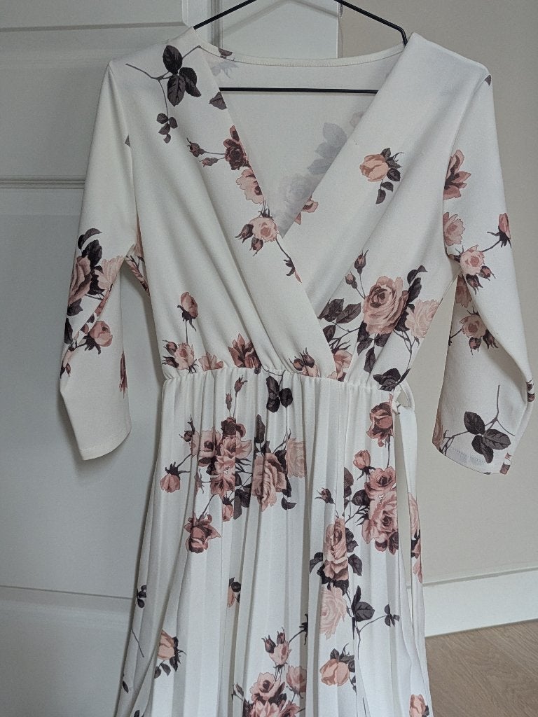 Witte bloemenjurk met plooien XS, Wit, Ophalen of Verzenden, Zo goed als nieuw, Maat 34 (XS) of kleiner