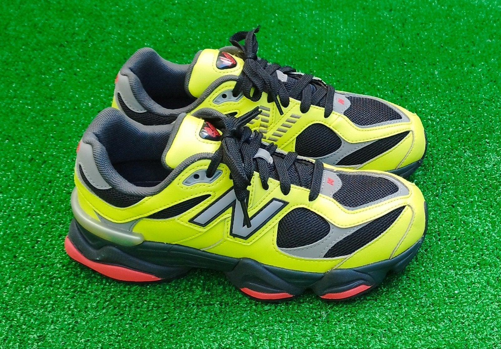 New Balance 9060 Sneakers - Geel/Zwart - Maat 39, Customercare@newbalance.com, Geel, New Balance, Ophalen of Verzenden