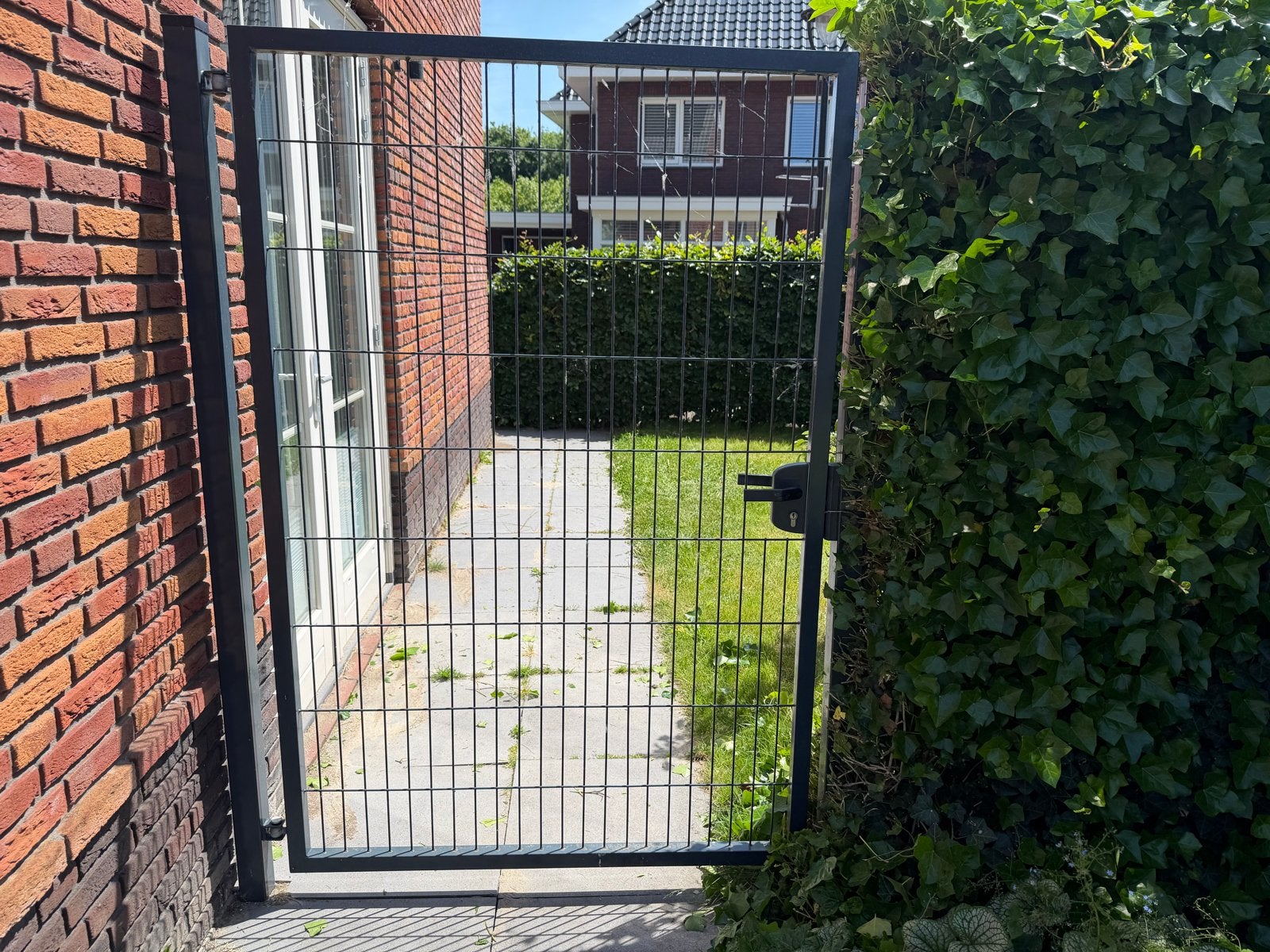 Stalen poort deur met slot., Ophalen, Met poort, Gebruikt, Dubbelstaafmat hekwerk