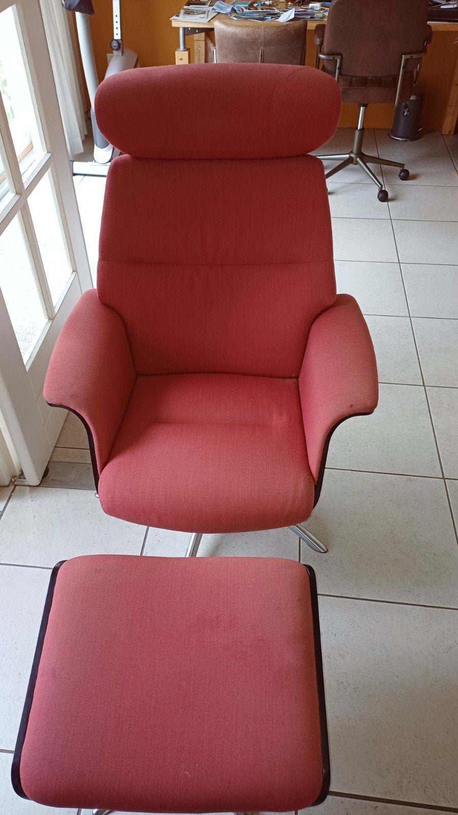Farstrup Design Stoel Lichtrood met Hocker, Huis en Inrichting, Ophalen, Gebruikt, Design, Rood