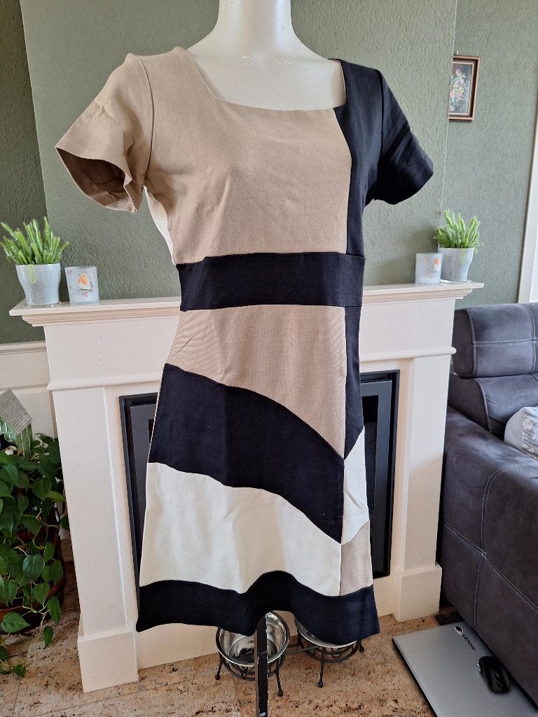 Atmos Fashion colour block jurk L 42, Kleding | Dames, Maat 42/44 (L), Zo goed als nieuw, Knielengte, Atmos Fashion