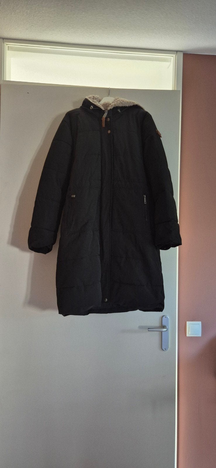 Zwarte Moscow jas, lekker warm, maat 42/XL, Ophalen of Verzenden