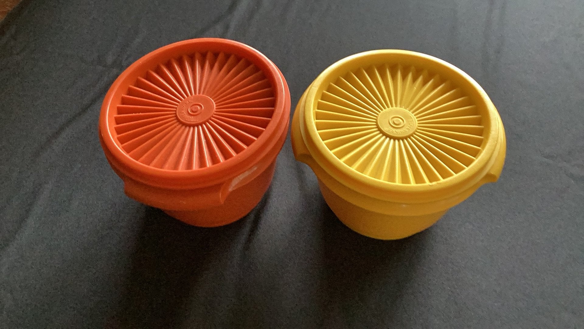 2 vintage Tupperware bakjes, Ophalen of Verzenden, Gebruikt, Bak of Kom, Luchtdicht
