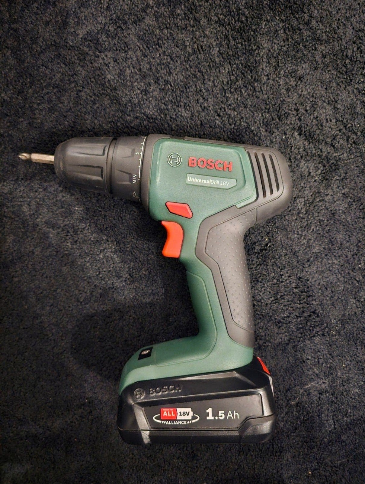 Bosch UniversalDrill 18V Accuboormachine Set, Ophalen, Variabele snelheid, Minder dan 400 watt, Zo goed als nieuw