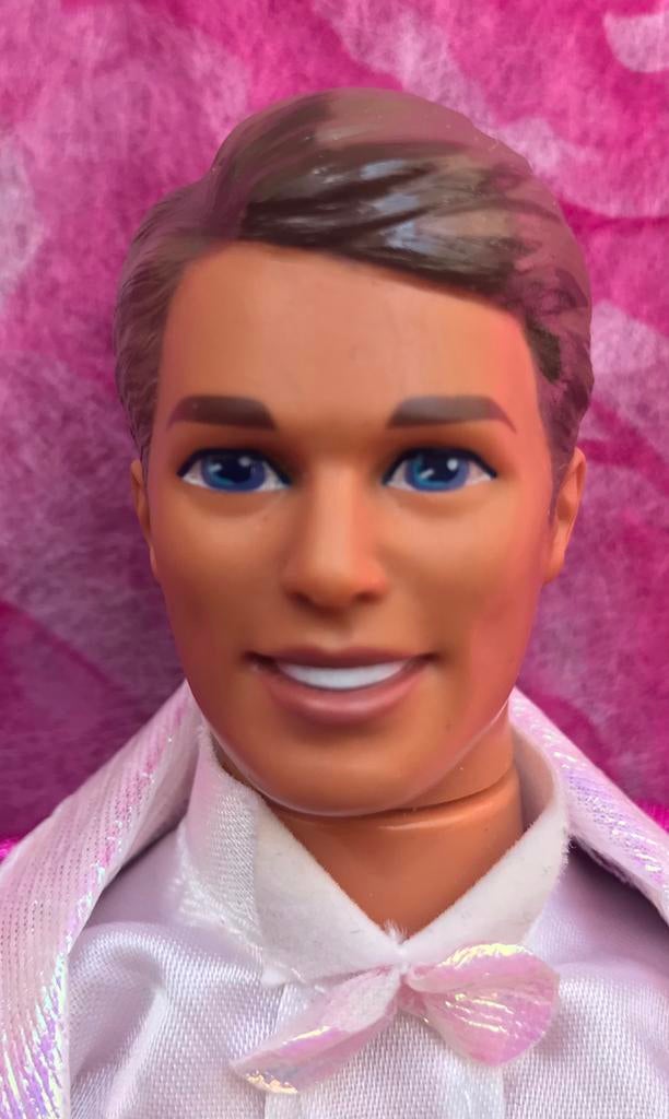1993 Mattel Secret Hearts Ken #7998, Verzamelen, Poppen, Ophalen of Verzenden, Zo goed als nieuw, Pop