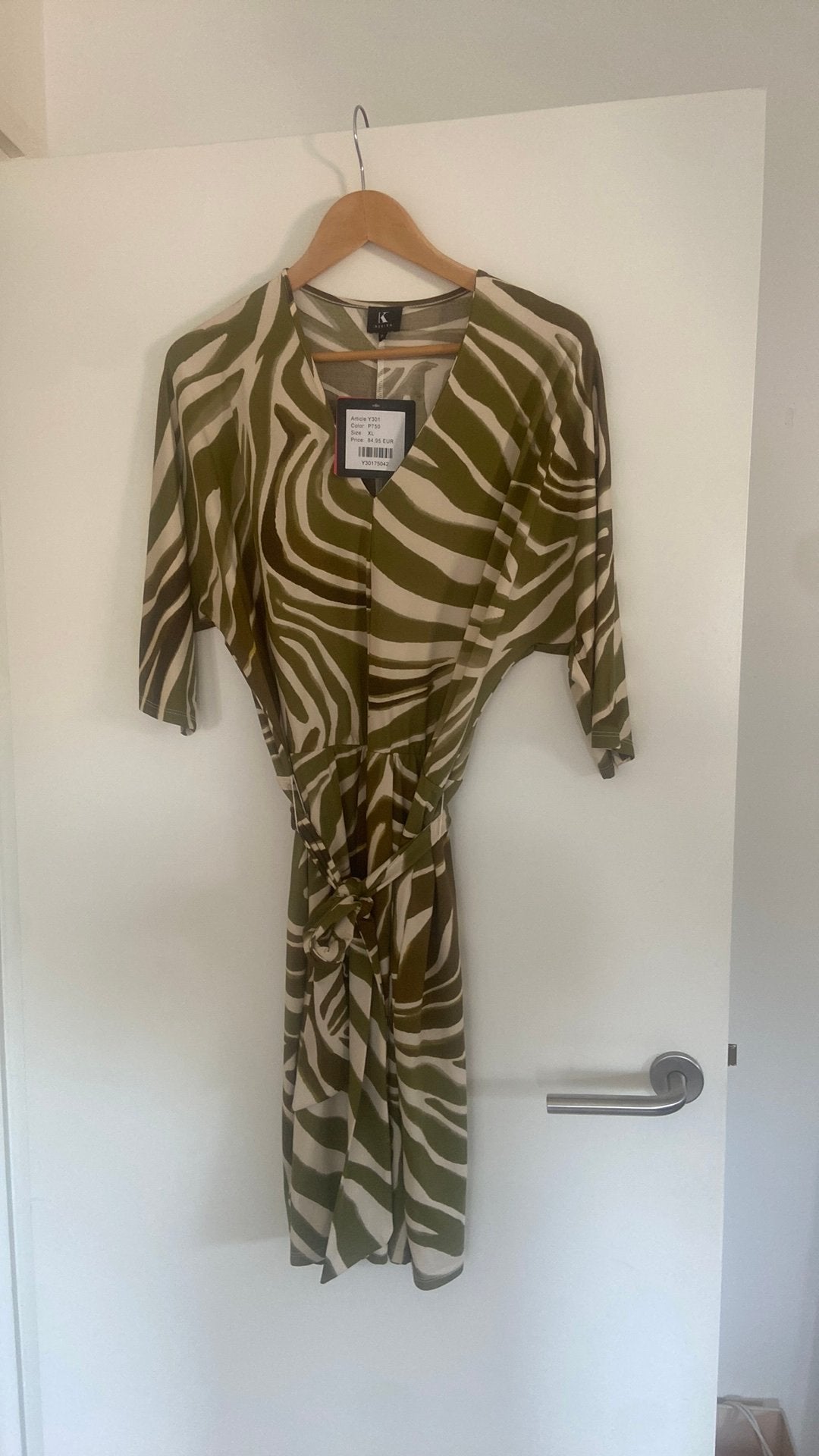 K DESIGN JURK, Ophalen of Verzenden, Zo goed als nieuw, Maat 46/48 (XL) of groter, Onder de knie