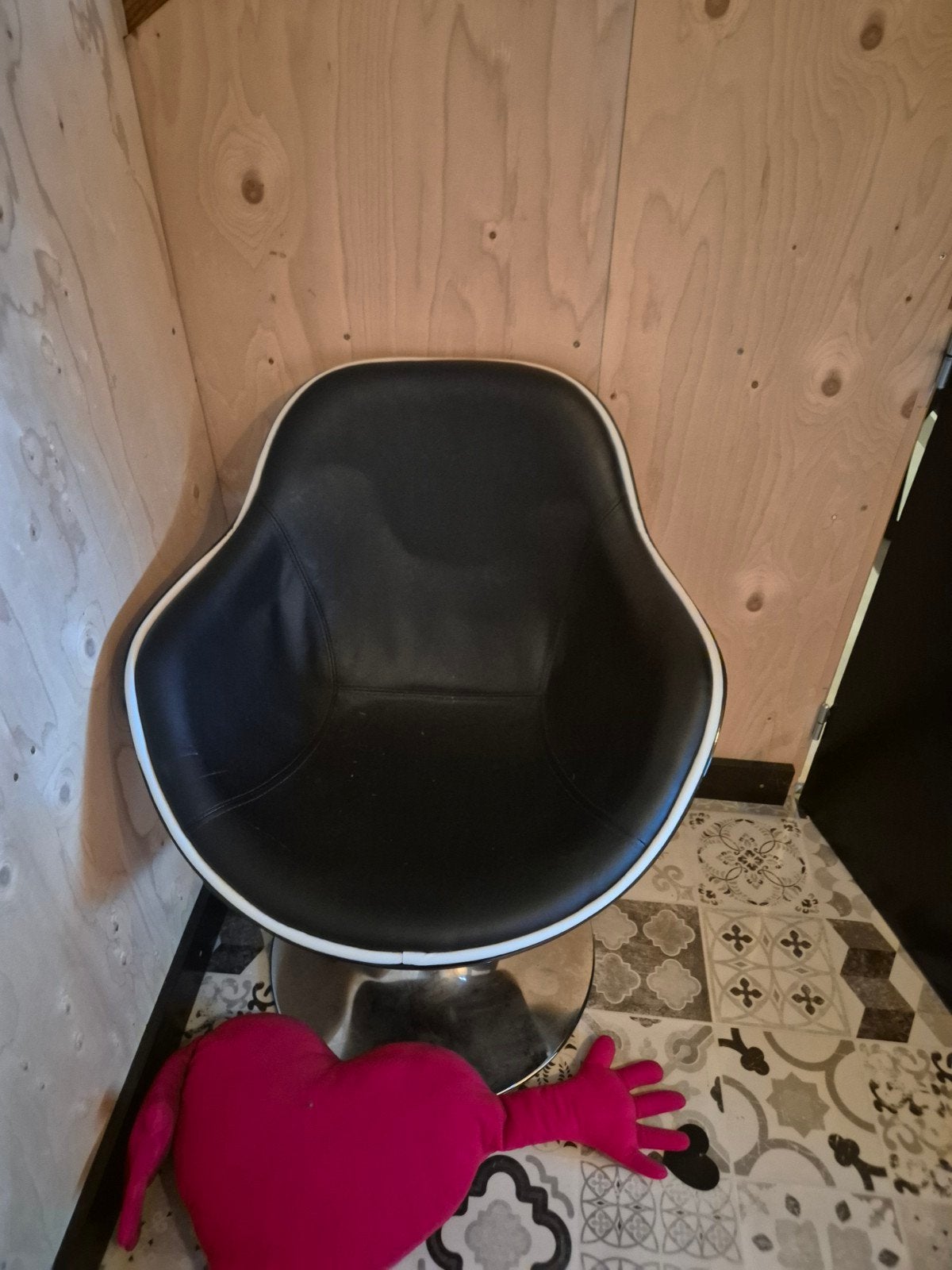 2 Zwarte draaistoelen in goede staat met bijpassende, Huis en Inrichting, Ophalen, Gebruikt, Zwart, Leer