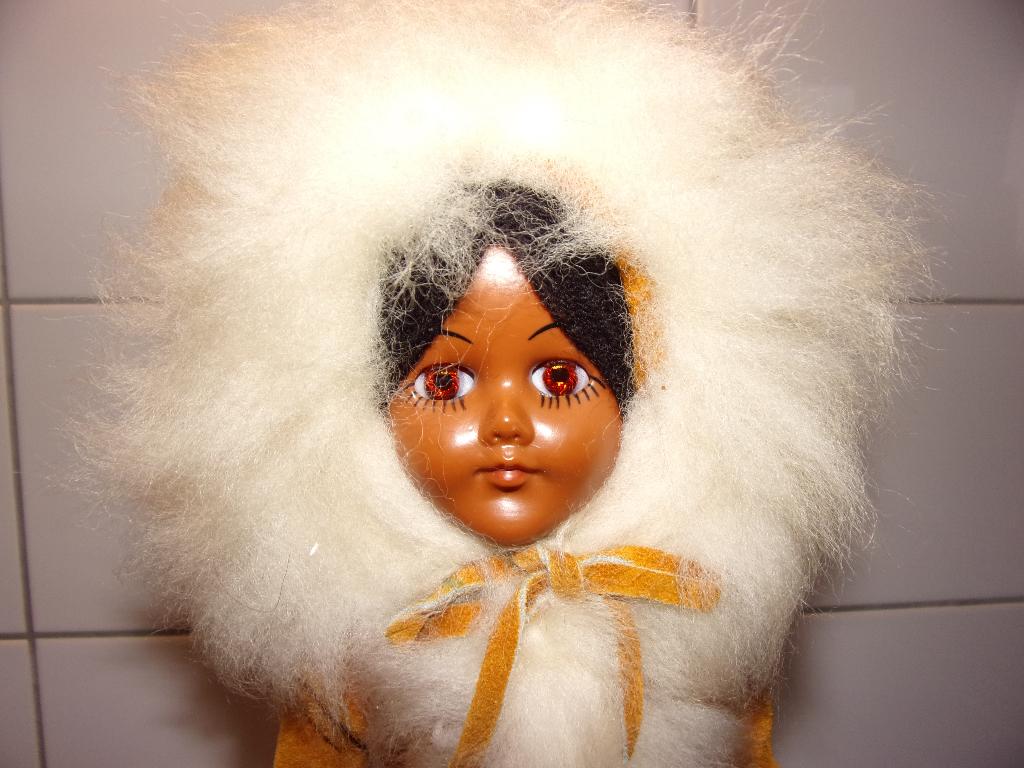 Canada Alaska Klederdrachtpop Eskimo, Ophalen of Verzenden, Zo goed als nieuw, Pop