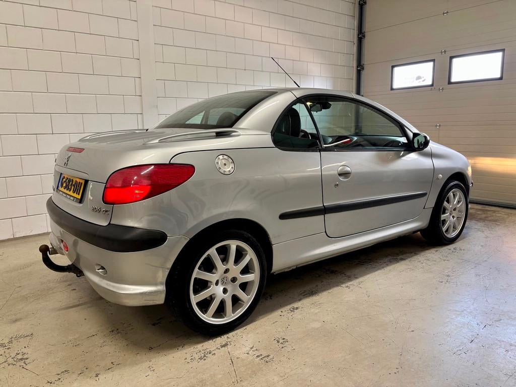 Peugeot 206 CC 1.6-16V Bj.02|16Inch|Leer|Onderhouden !, Auto's, Peugeot, Voorwielaandrijving, Gebruikt, Zwart, 4 cilinders