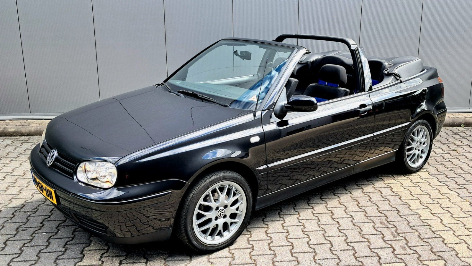 Volkswagen Golf 2.0 Cabriolet  70.000Km / AIRCO / UNIEK!!!, Auto's, Zwart, 4 cilinders, 4 stoelen, Zwart