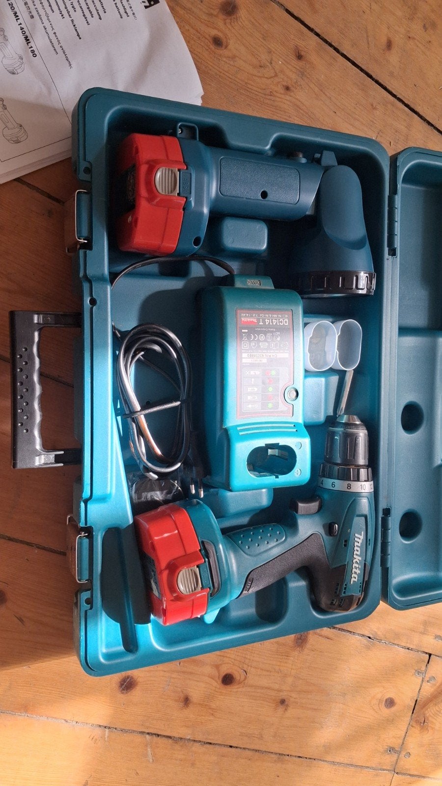 Makita Schroefboor En Lamp, Ophalen of Verzenden, Zo goed als nieuw, Boor- en Schroefmachine, Variabele snelheid