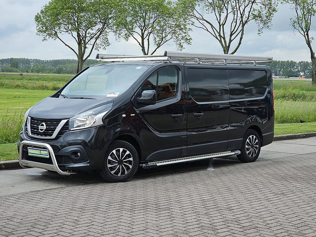 NISSAN NV 300 l2h1 2xzijdeur navi!, Auto's, Bestelauto's, 121 pk, Gebruikt, Euro 6, Zwart