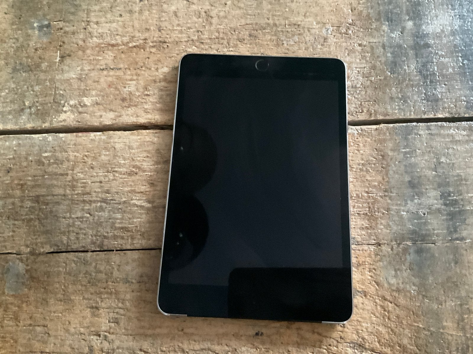 Foto 4 van Apple iPad mini 4 - Goede staat, scherm onbeschadigd