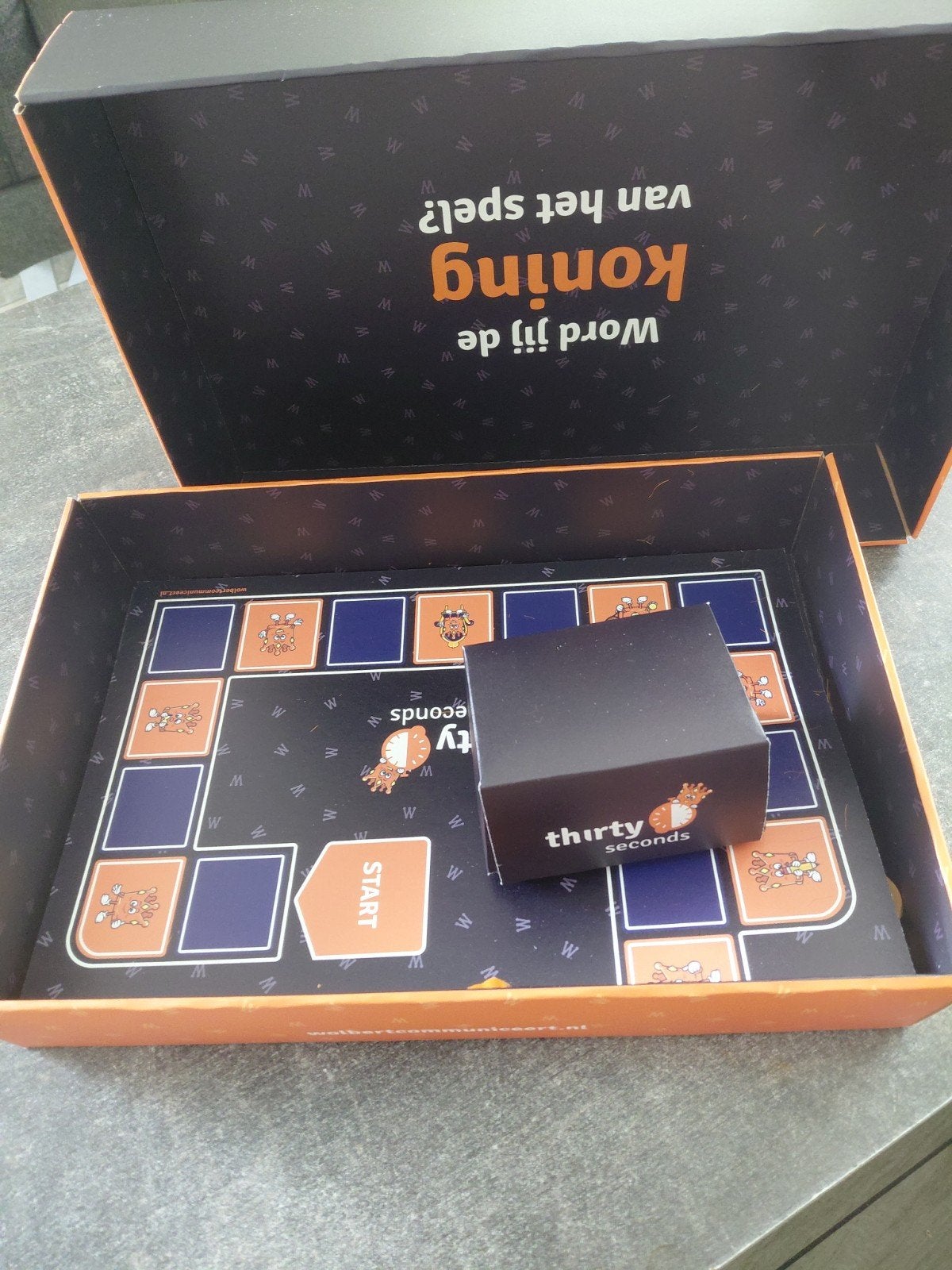 Thirty Seconds - Een Pijlsnel Partyspel. Nieuw., Hobby en Vrije tijd, Gezelschapsspellen | Bordspellen, Vijf spelers of meer, Ophalen