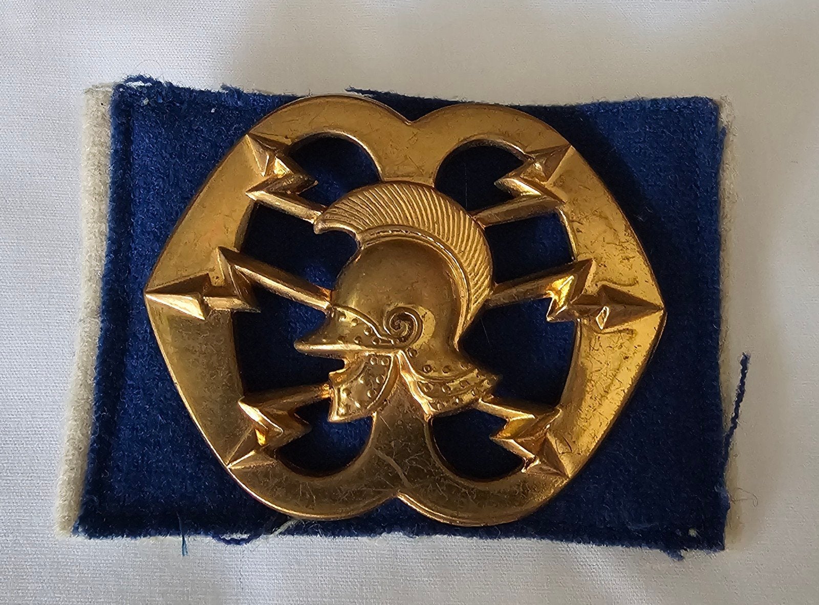 Baretembleem Regiment Verbindingstroepen Landmacht, Ophalen of Verzenden, Landmacht, Nederland, Embleem of Badge