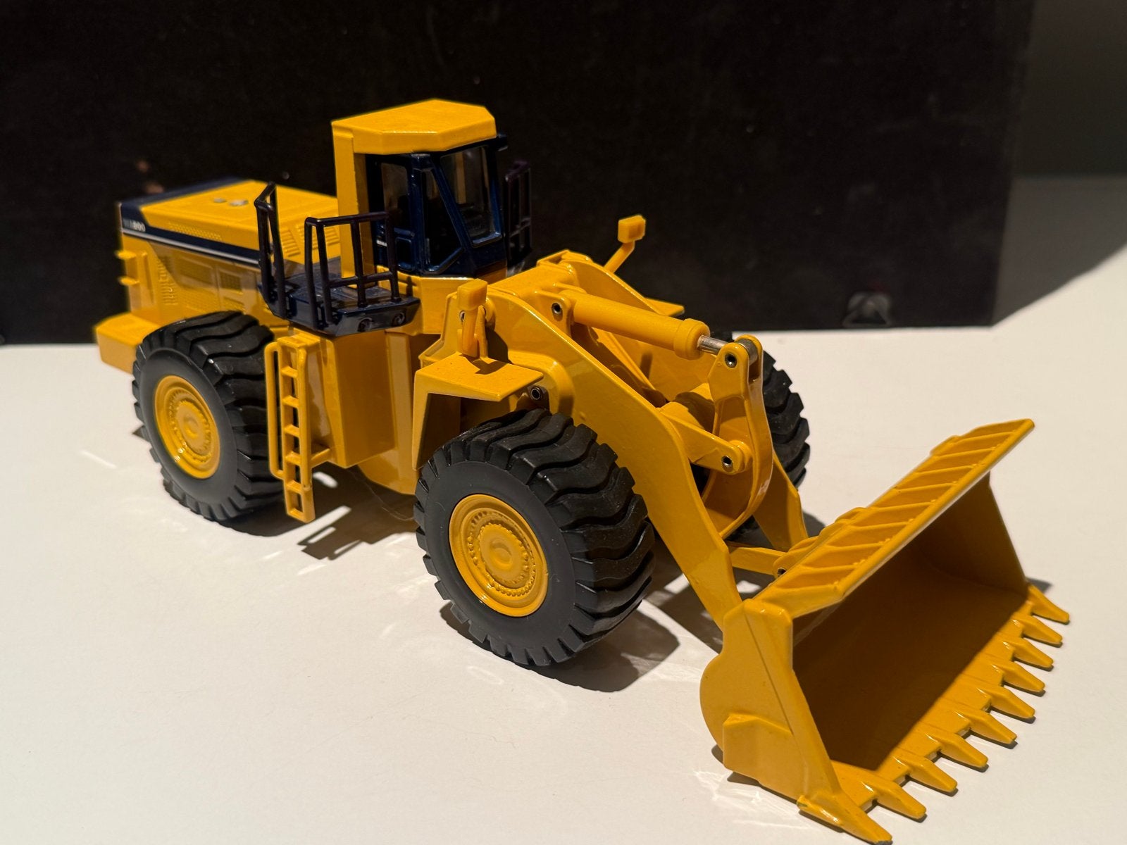 Komatsu WA800 Wiellader - Schaal 1:50 - Zo goed als nieuw, Ophalen of Verzenden, Zo goed als nieuw, Hijskraan, Tractor of Landbouw