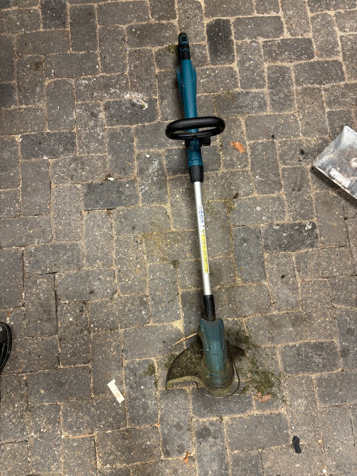 Makita DUR181 Accu Grastrimmer -, Tuin en Terras, Grastrimmers, Ophalen, Zo goed als nieuw, 10 tot 30 cm, Accu