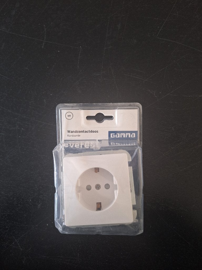 GAMMA Everest enkel geaard stopcontact, Doe-het-zelf en Verbouw, Elektra en Kabels, Ophalen, Nieuw, Stopcontact