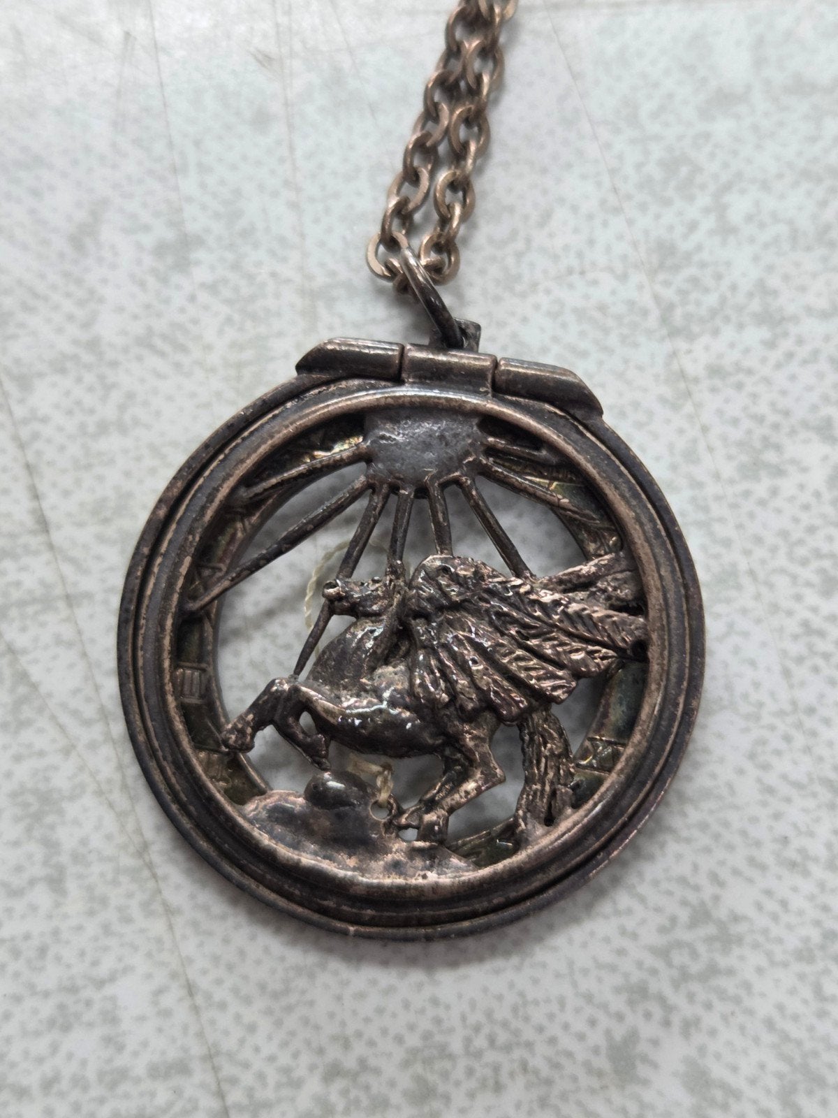 Vintage Zilverkleurige Ketting met Pegasus Hanger, Ophalen of Verzenden, Gebruikt, Zilver, Zilver
