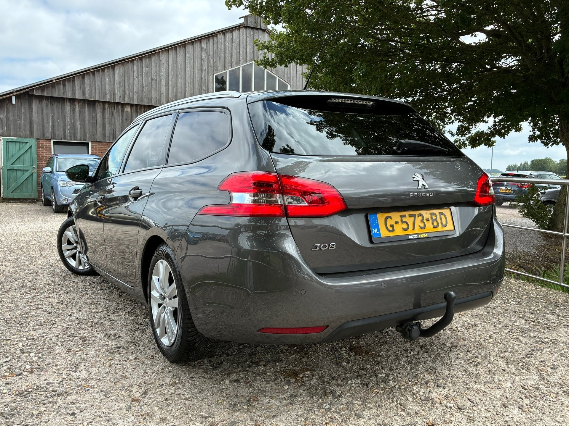 Peugeot 308 SW 1.2 PureTech Blue Lease Executive | Leder + P, Voorwielaandrijving, Automatische klimaatregeling, Gebruikt, Euro 6