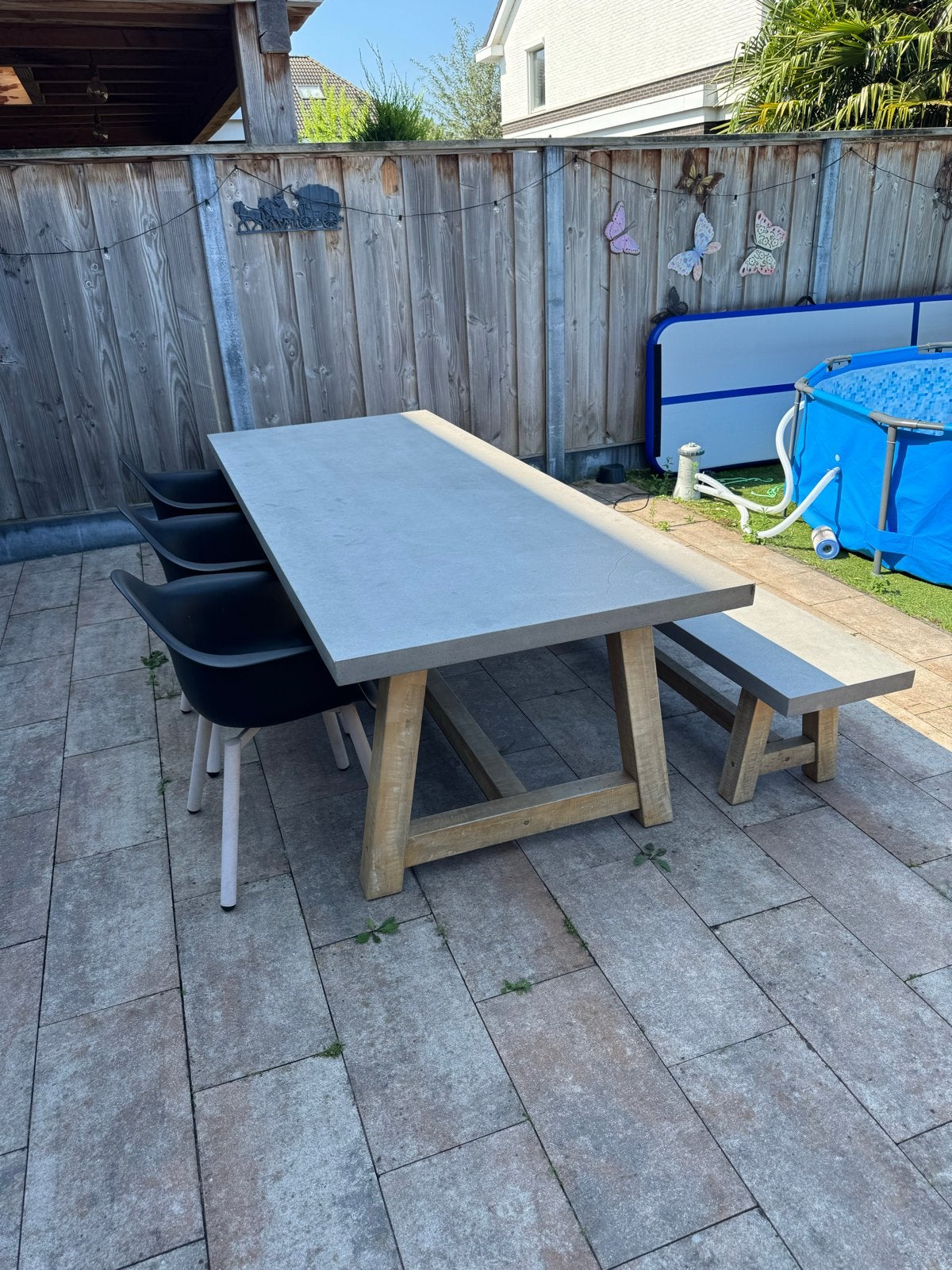 Robuuste tuintafel met bankje en stoelen, Tuin en Terras, Tuintafels, Gebruikt, Rechthoekig, Overige materialen, Ophalen