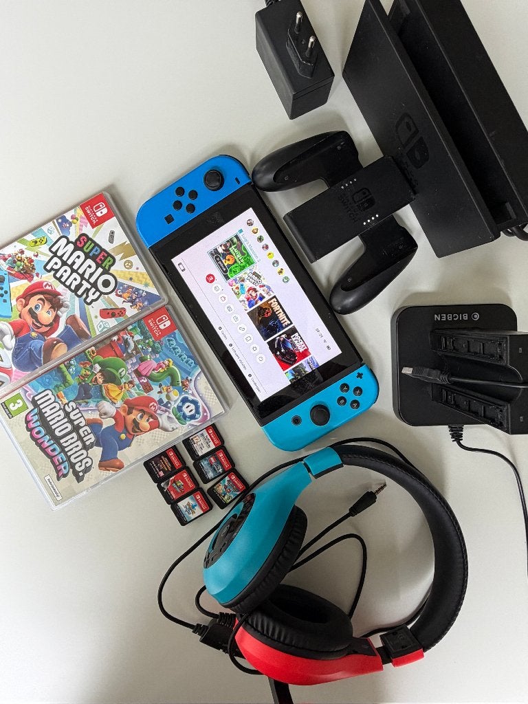 Nintendo switch v1 inclusief 8 spellen!, Met 2 controllers, Ophalen of Verzenden, Switch Original, Gebruikt