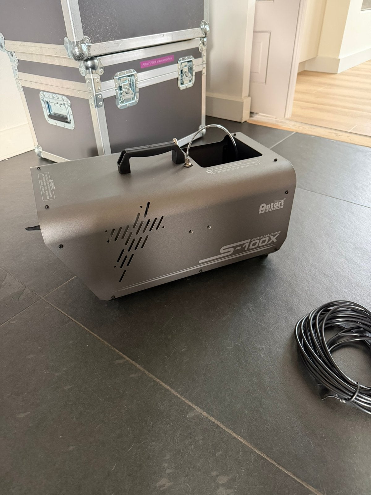 Antari S100X Sneeuwmachine met flightcase, Muziek en Instrumenten, Ophalen of Verzenden, Gebruikt, Overige typen