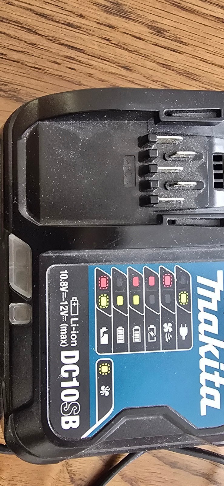 Makita DC10SB Oplader voor 10.8V-12V Li-ion accu's, Ophalen, Gebruikt