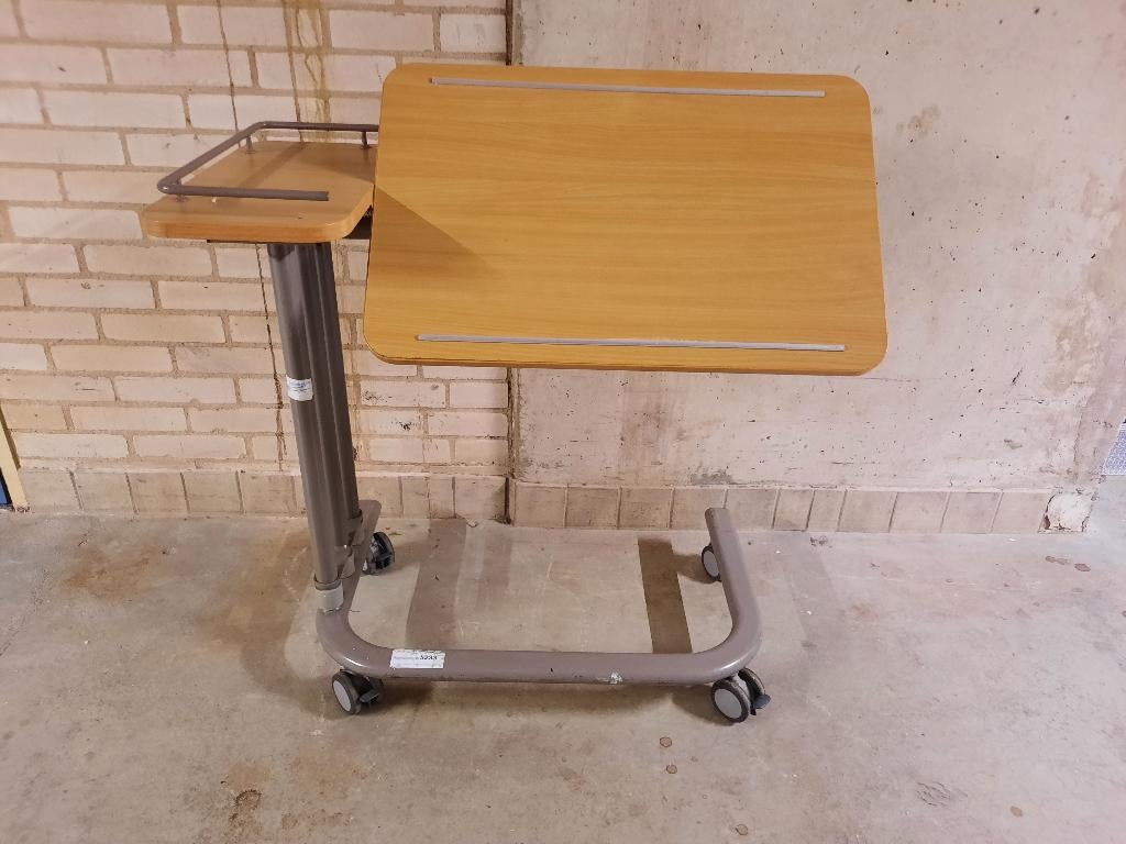 Verrijdbare bed/stoel/bijzettafel, Ophalen, Overige materialen, Minder dan 55 cm, Gebruikt