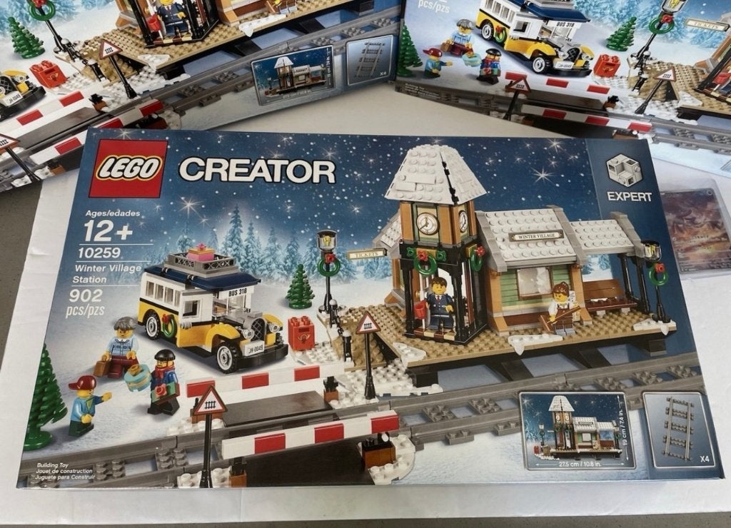 LEGO Creator Expert: Winter Village Station (10259), Ophalen of Verzenden, Zo goed als nieuw