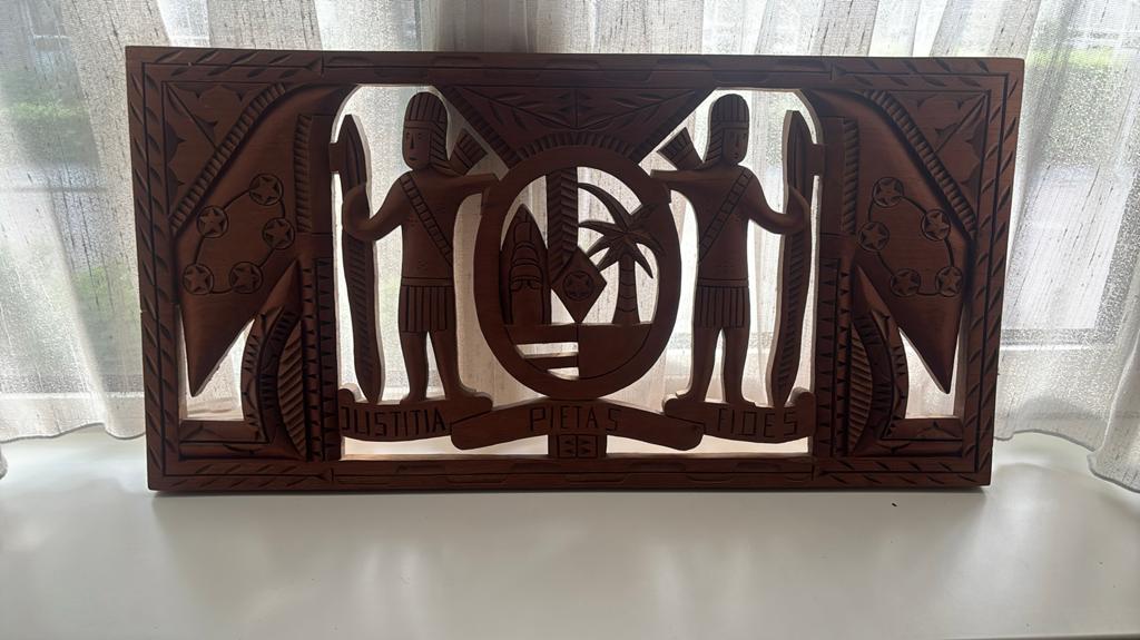 Uniek Houtsnijwerk met Symbolische Afbeeldingen, Ophalen, 50 - 100 cm, Handgemaakt, Hout
