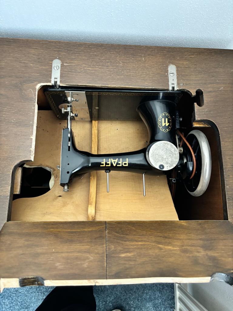 Antieke PFAFF 11 naaimachine met boekjes (trapnaaimachine), Antiek en Kunst, Antiek | Naaimachines, Ophalen
