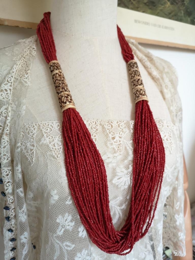 Vintage tribal ketting 40 rij, Ophalen of Verzenden, Gebruikt, Rood, Overige materialen