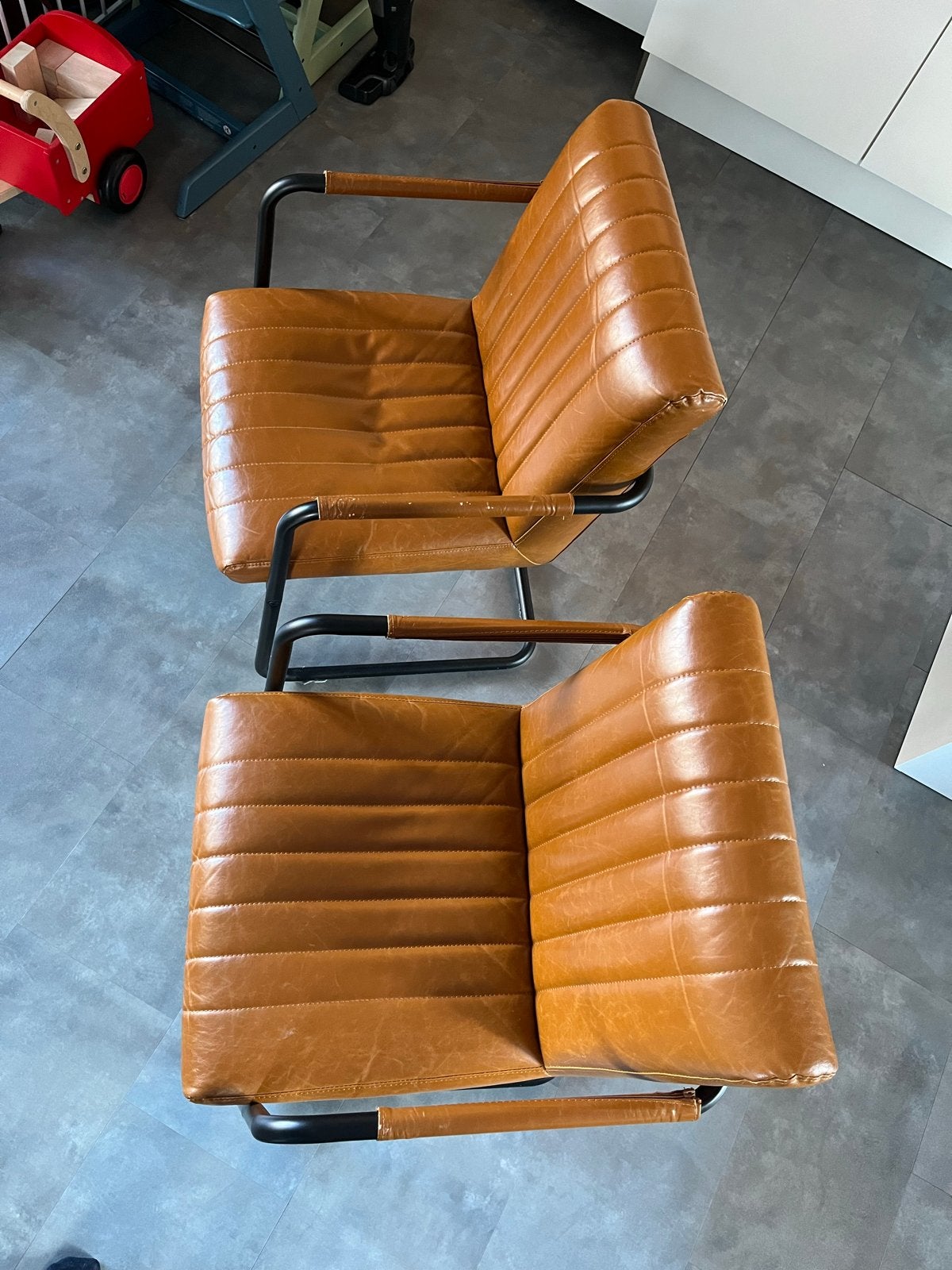 Twee gebruikte Dutchbone stoelen -gratis voor stadspashouder, Huis en Inrichting, Stoelen, Ophalen, Gebruikt, Twee, Bruin