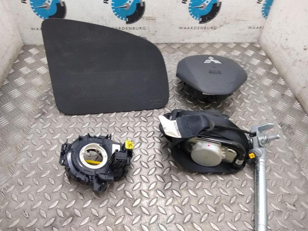 MITSUBISHI SPACE STAR AIRBAG SET 2016, Auto-onderdelen, Ophalen of Verzenden, Gebruikt, Stiba lid