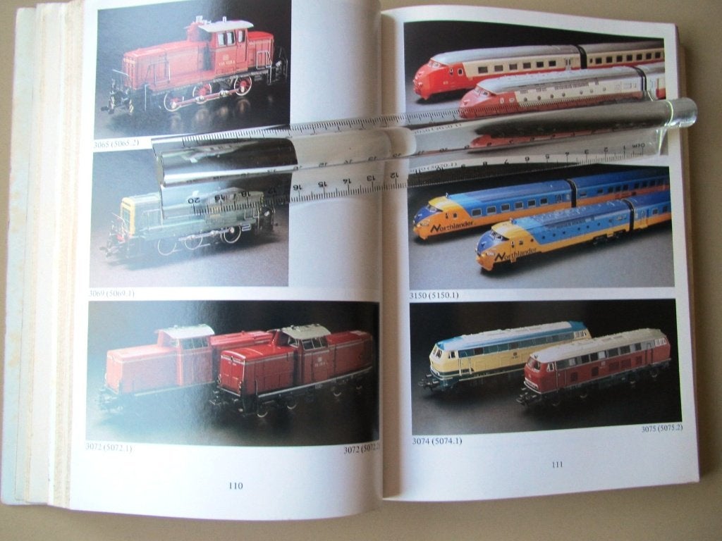 Märklin Koll's prijscatalogus 1981 met foto's, Hobby en Vrije tijd, Modeltreinen | H0, Wisselstroom, Gebruikt, Märklin, Boek, Tijdschrift of Catalogus