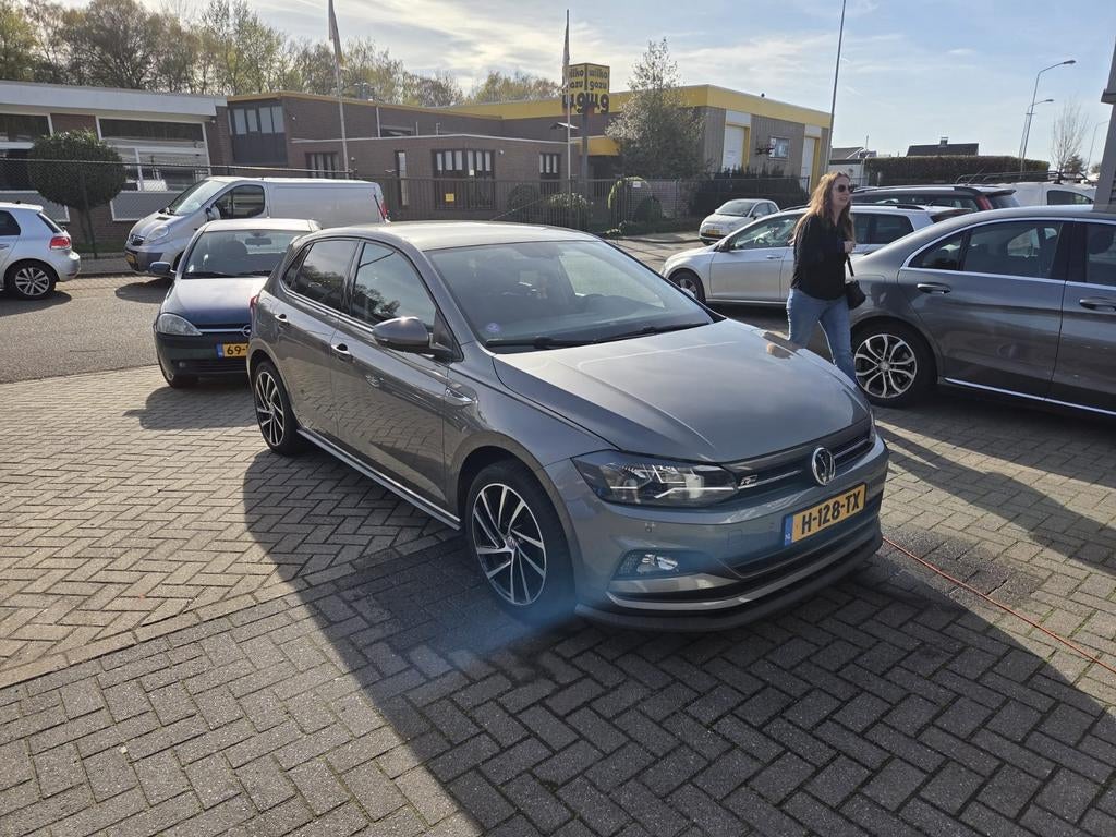 Volkswagen Polo 1.0 TSI 95pk 2020 Grijs R pakket., Auto's, Voorwielaandrijving, 95 pk, 1055 kg, 49 €/maand
