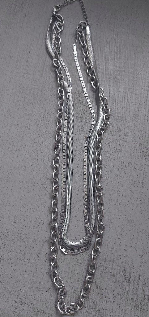 Zilverkleurige ketting met verschillende schakels, Ophalen of Verzenden, Nieuw, Zilver, Overige materialen
