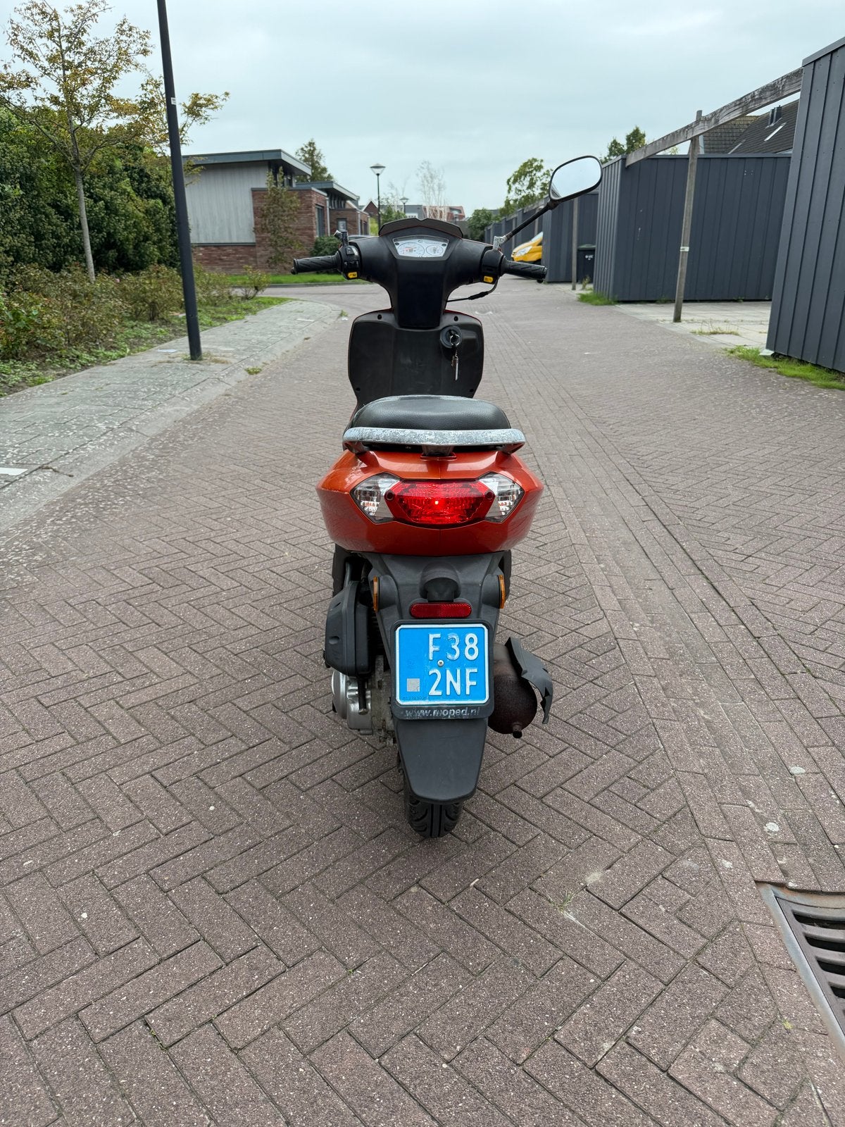 Peugeot Kisbee Snor Scooter - Oranje, 25km/h-2013, Fietsen en Brommers, Ophalen, Gebruikt, Overige modellen, Maximaal 25 km/u