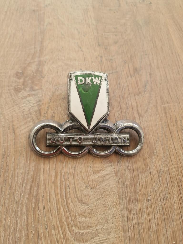 DKW auto union embleem van een F93 F94, Verzamelen, Ophalen of Verzenden