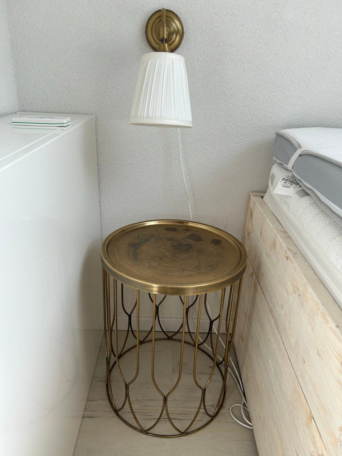 Bedtafel en bedlamp, Ophalen