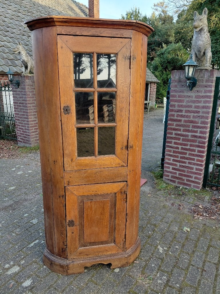 Antieke 18e eeuwse eiken hoekkast met vitrine., Ophalen