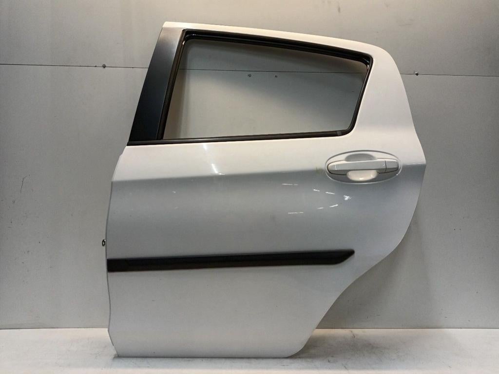 Portier links achter Toyota Yaris, Auto-onderdelen, Onderdelen@venauto.nl, Van der Ven Autorecycling B.V., Gebruikt, Ettenseweg 76, 4706 PB Roosendaal, The Netherlands