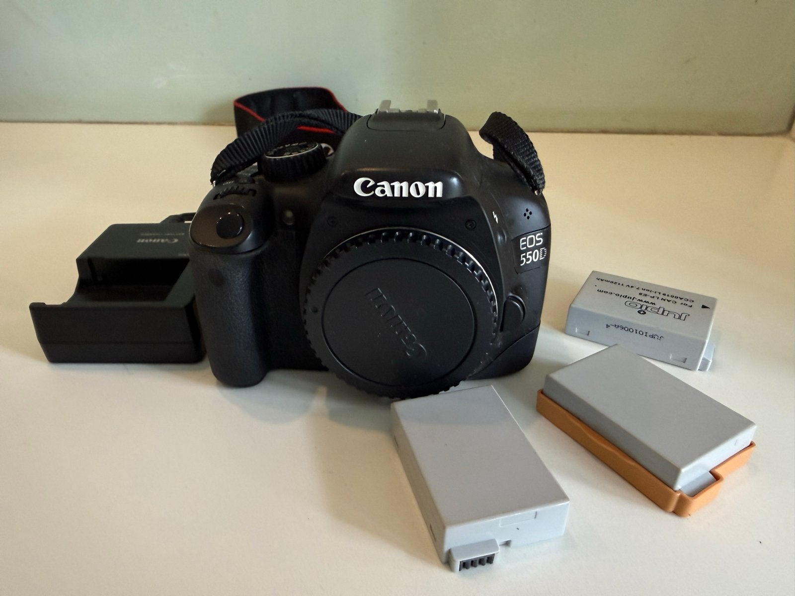 Canon EOS 550D Spiegelreflexcamera met accessoires, Audio, Tv en Foto, Fotocamera's Digitaal, Ingebouwde flitser, Gebruikt, Spiegelreflex