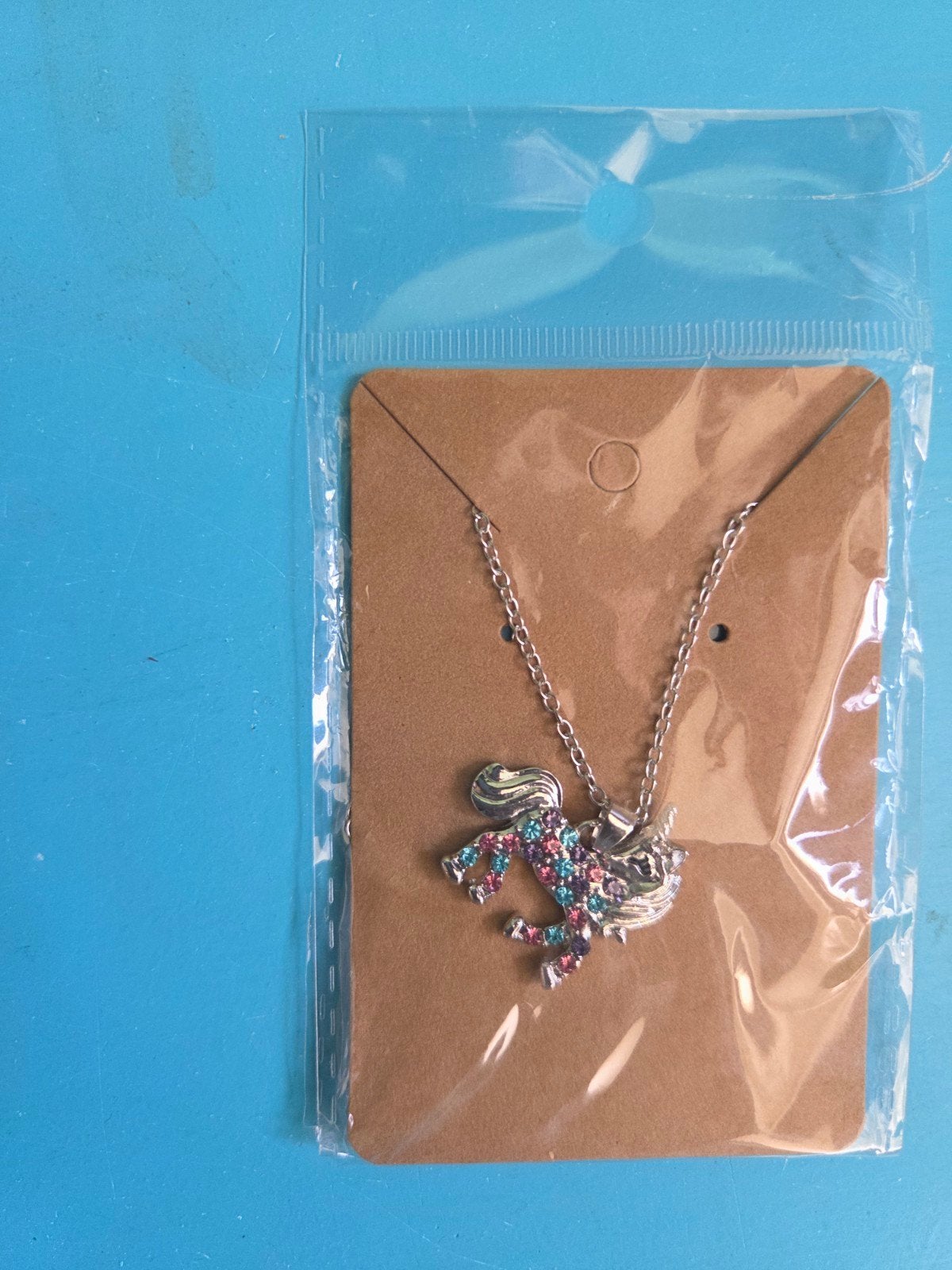 Eenhoorn ketting met kleurrijke steentjes, Overige materialen, Nieuw, Ophalen of Verzenden, Met edelsteen