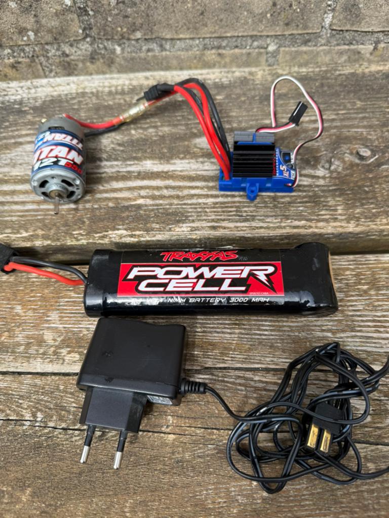 Traxxas Titan 21T 550 motor / ESC XL-5 / accu en lader, Ophalen of Verzenden, Zo goed als nieuw, Elektro, Onderdeel