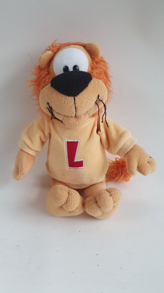 Loeki de Leeuw knuffel, gele trui, geen broek, 34 cm. S35